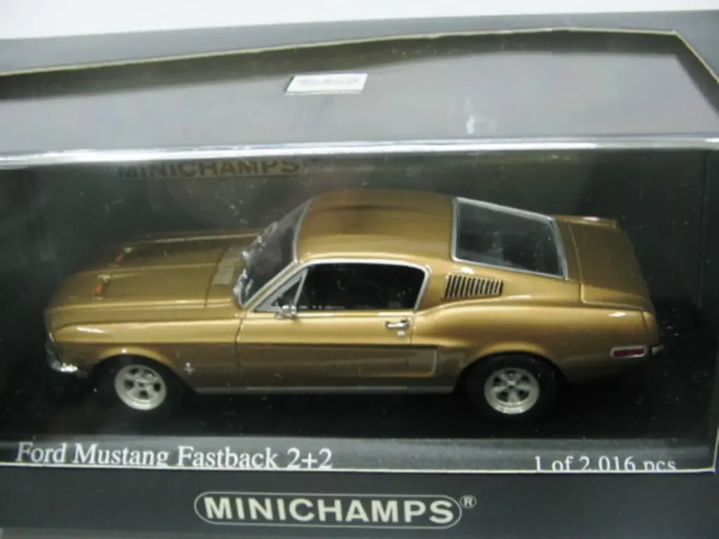 ford-mustang-fastback-gold005.webp