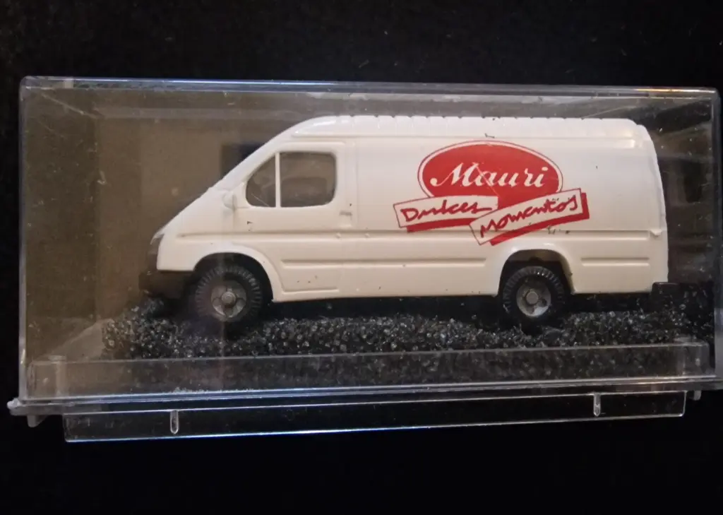 Praliné Ford Transit H0