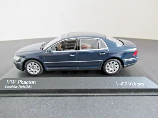 [400 051001] Minichamps VW Phaeton 2002 Subergine metallic 1/43 Seminuevo